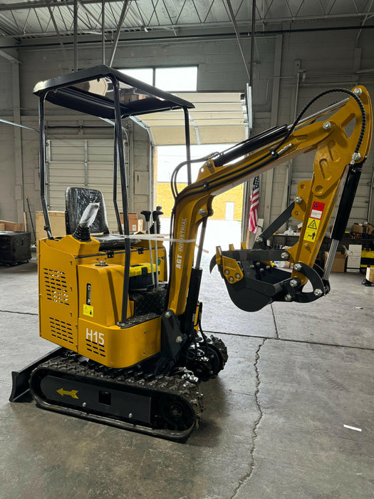 AGT H15 1.5 ton 13.5HP RATO Mini Excavator with pilot control system.