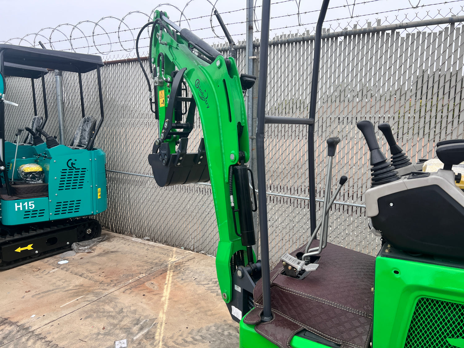 Inverted Boom Cylinder